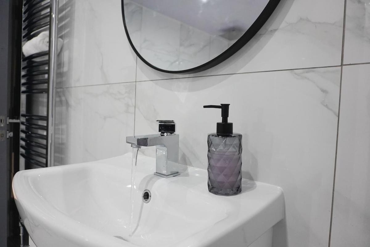 ליברפול Contractors Dream, 4 Bedroom 2 Bathroom מראה חיצוני תמונה