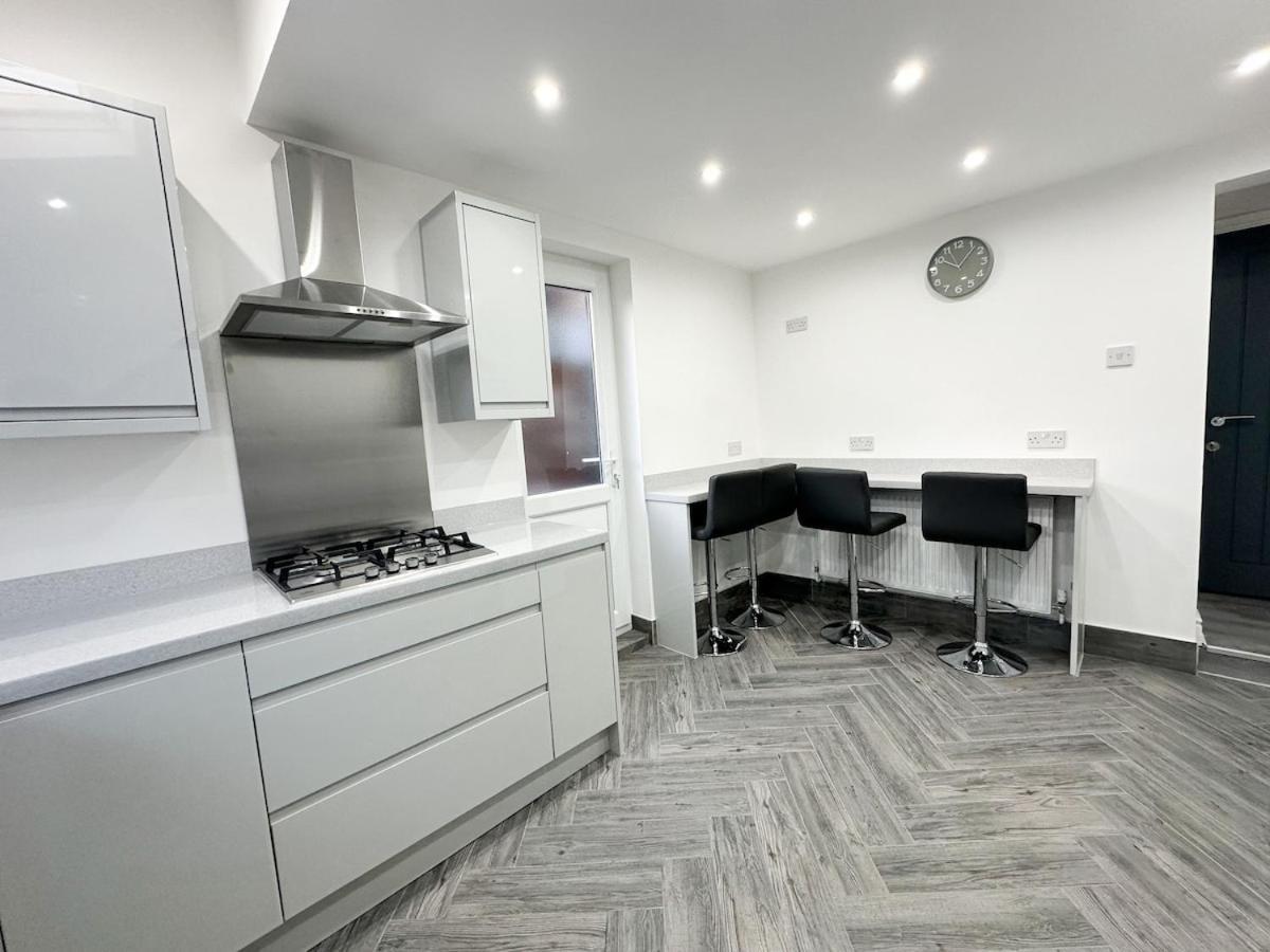 ליברפול Contractors Dream, 4 Bedroom 2 Bathroom מראה חיצוני תמונה