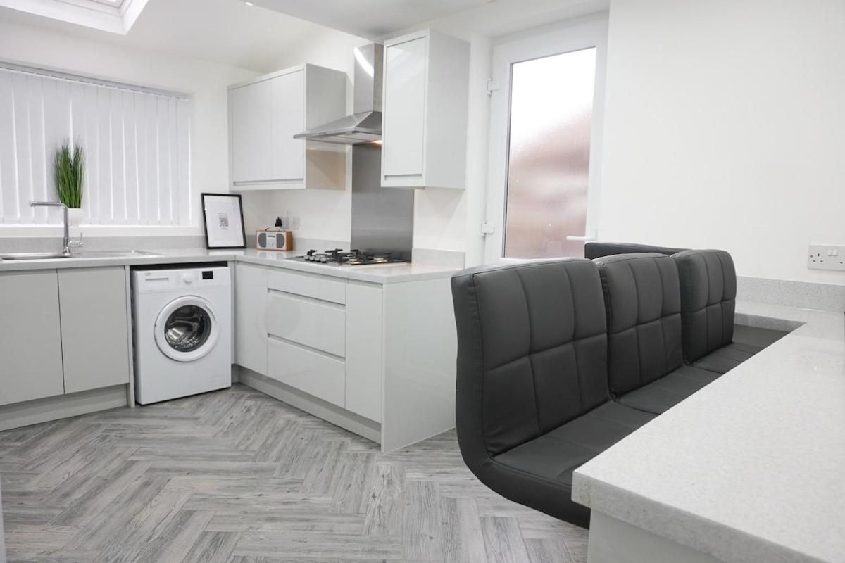 ליברפול Contractors Dream, 4 Bedroom 2 Bathroom מראה חיצוני תמונה